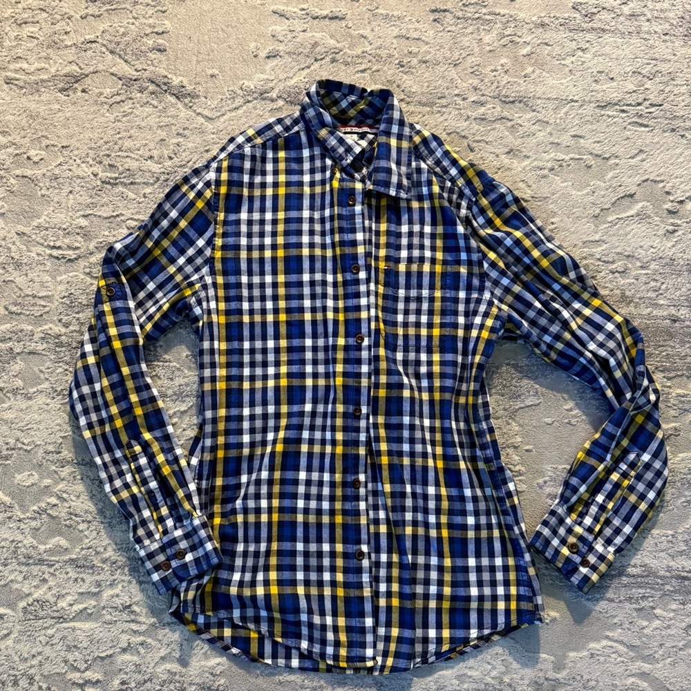 Michigan Wolverines Button Up - Picture 3 of 4